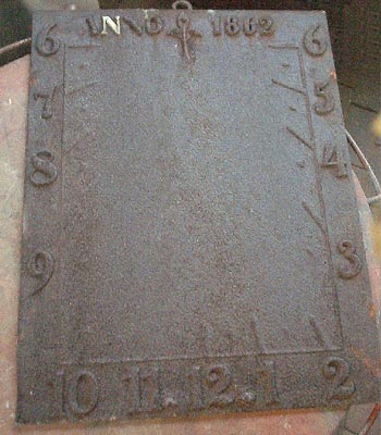 Sonnenuhr aus Gusseisen